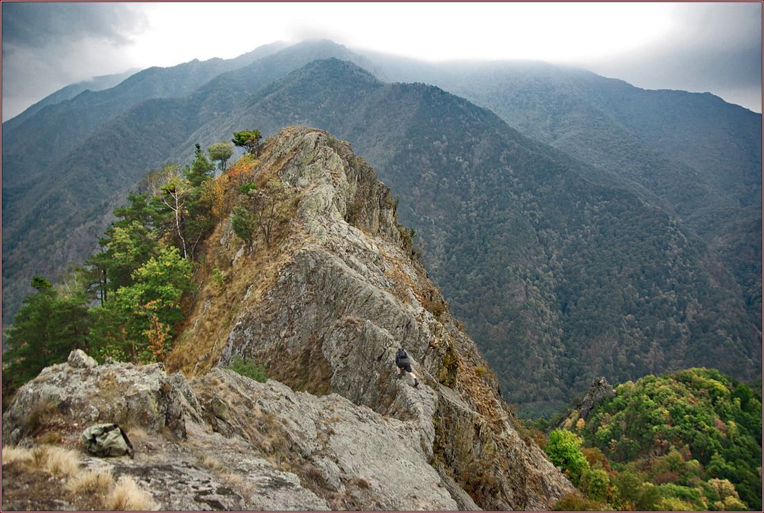 Karstgipfel vor Berglandschaft